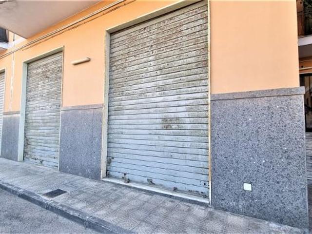 Locale Commerciale in vendita a Municipalità 10, Campania