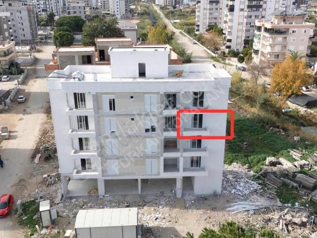 Kum, Finike içerisinde satılık mülk