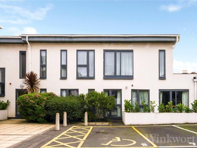 Apartment for rent in Bells Gardens Estate, Greater London