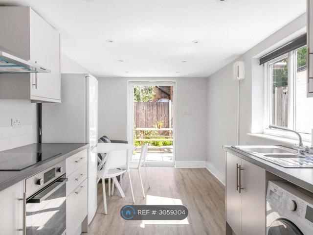 House for rent in Bells Gardens Estate, Greater London