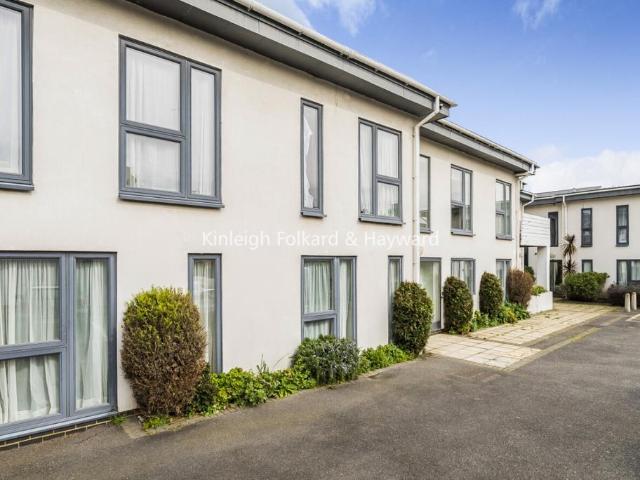 Apartment for rent in Bells Gardens Estate, Greater London