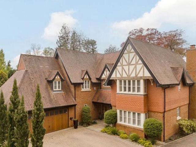 House for sale in Ascot