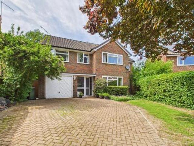House for sale in Furnace Green, Crawley