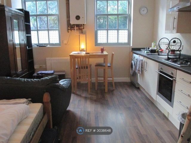 Studio for rent in City Centre, South Yorkshire