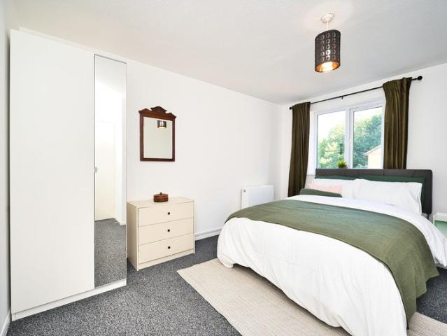 Apartment for rent in Mill Meads, Greater London