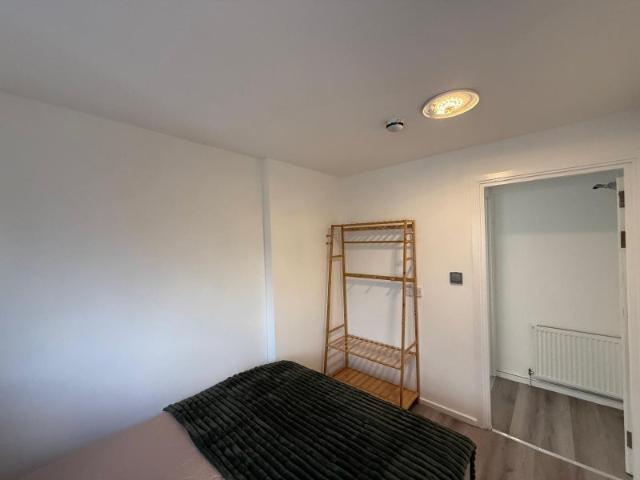 Apartment for rent in Falcon Estate, Greater London