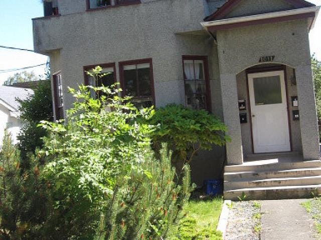 Duplex for rent in Victoria