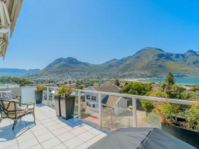 Townhouse for rent in Hout Bay, Western Cape