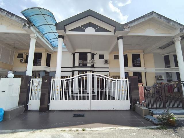 Terraced House for sale in Malaka