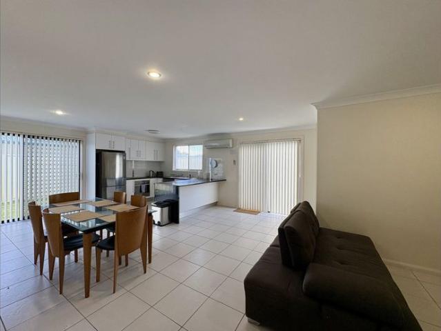 Townhouse for rent in Old Bar, New South Wales