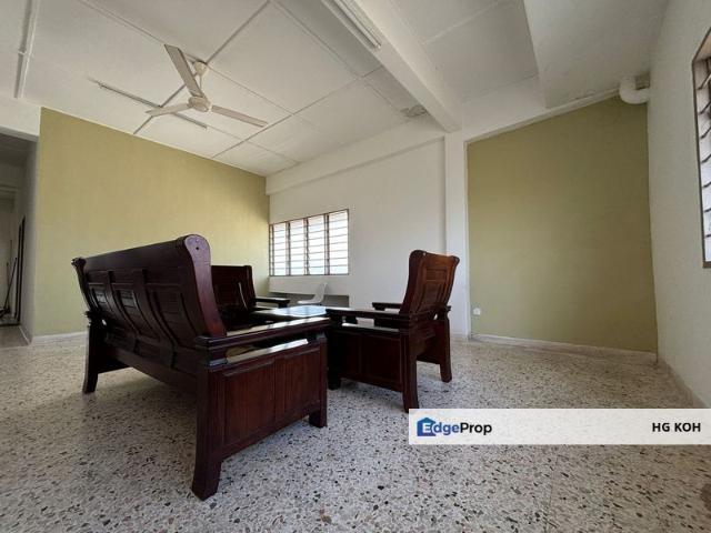 Flat for sale in Malaka