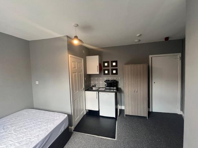Studio for rent in Armley, West Yorkshire