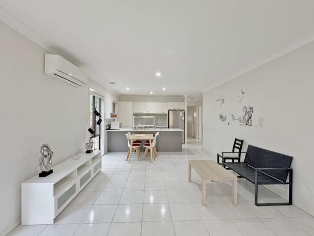 House for rent in Saratoga, Melbourne