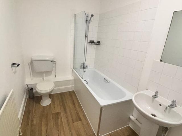 Apartment for rent in Queen's Park, Greater London