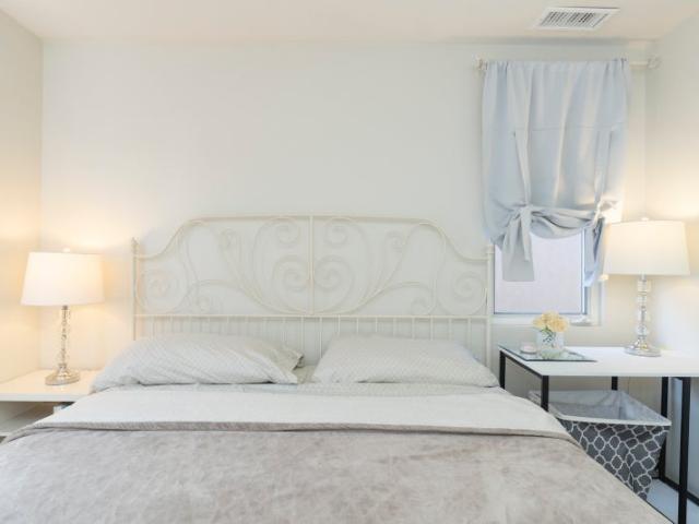 Room for rent in Oak Creek, Irvine