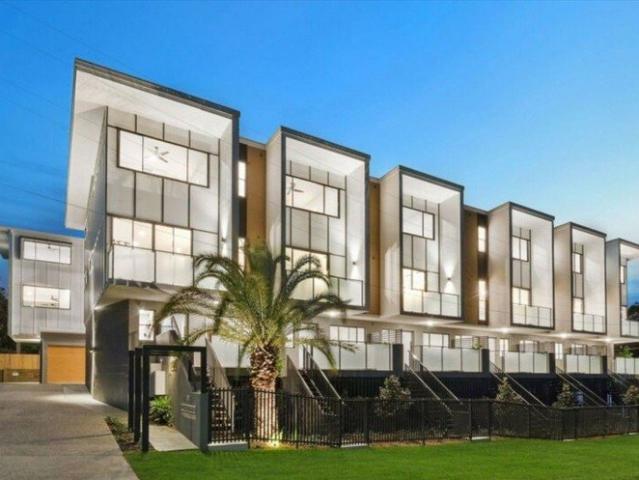 Townhouse for rent in Toombul, Queensland