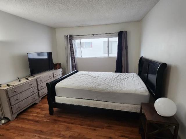 Room for rent in Canoga Park, California