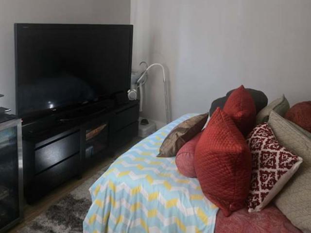 Room for rent in Canoga Park, California