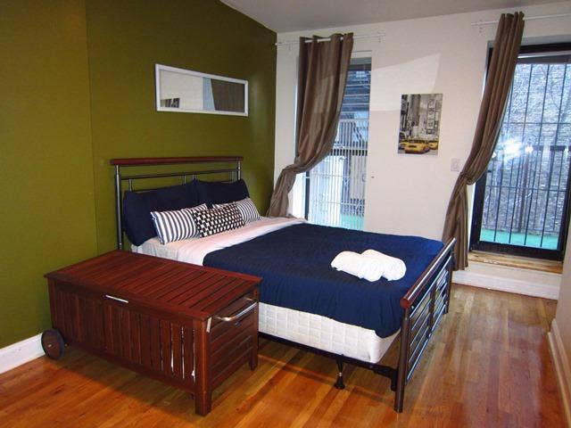 Room for rent in Woodland Hills-Warner Center Neighborhood Council District, Canoga Park