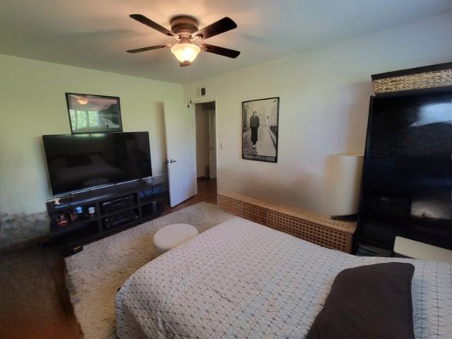 Room for rent in Chatsworth Neighborhood Council District, Canoga Park