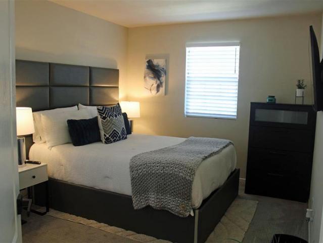 Room for rent in Studio City Neighborhood Council District, Canoga Park