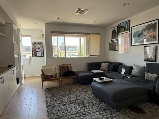 Room for rent in Canoga Park, California