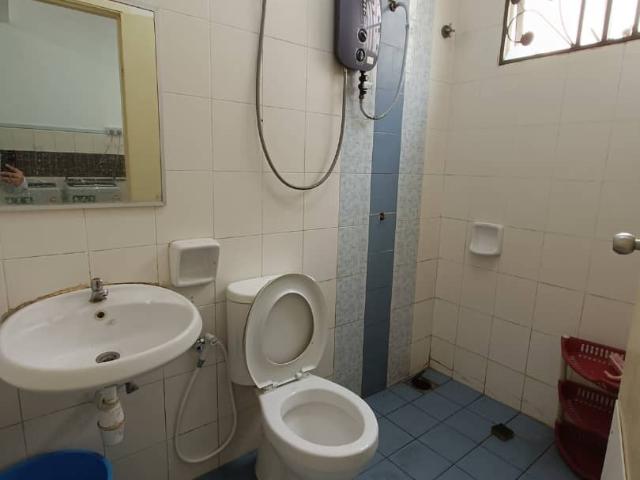 Room for rent in Petaling, Alam Impian