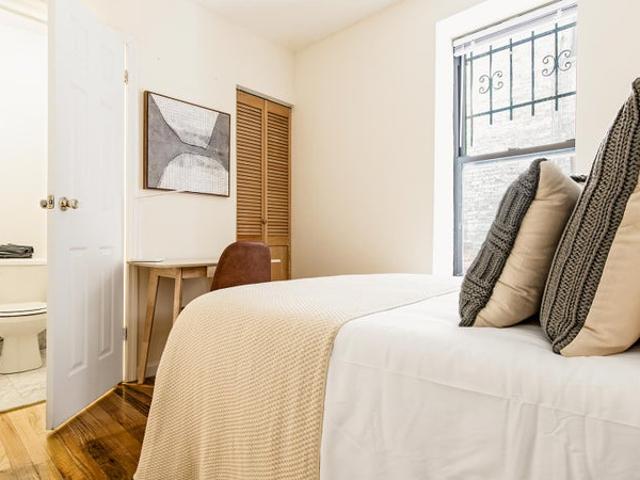 Room for rent in Arverne, New York