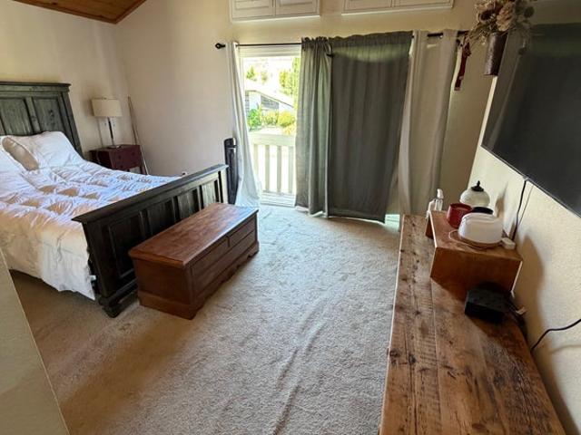 Room for rent in Canyon Country, California