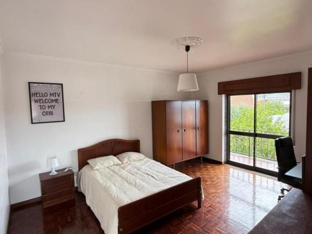 Quarto alugar em Parque Industrial de Vale Flores Sul, Almada