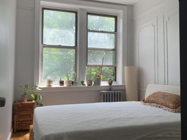 Room for rent in Arverne, New York