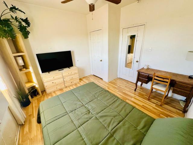 Room for rent in Canoga Park, California