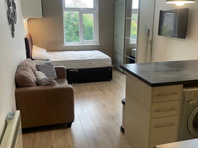 Studio for rent in Phippsville, Northampton