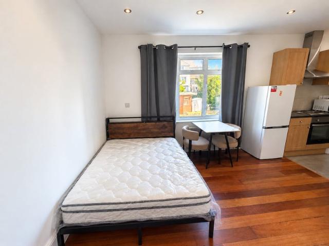 Studio for rent in Dollis Hill, Greater London