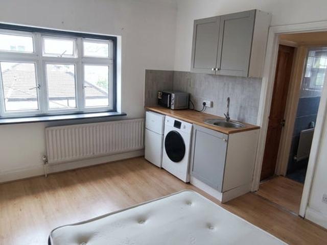 Studio for rent in Dollis Hill, Greater London