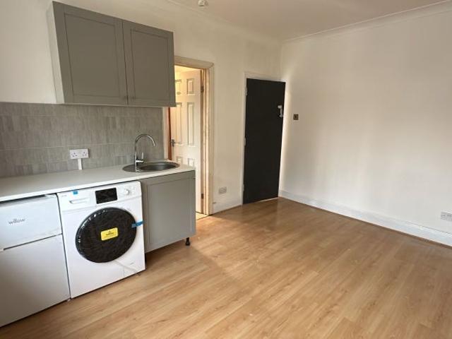 Studio for rent in Dollis Hill, Greater London