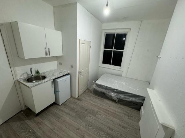 Studio for rent in West Hampstead, Greater London