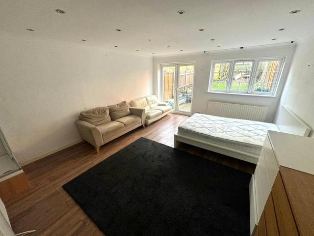 Studio for rent in Woodside Park, Greater London