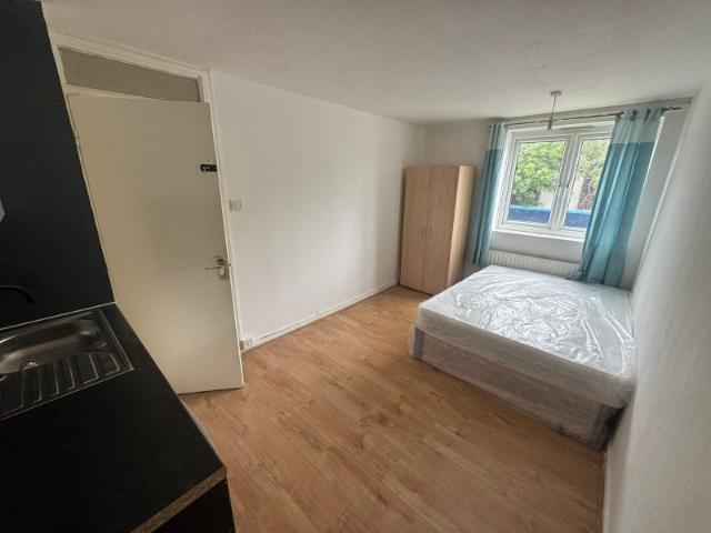 Studio for rent in Colindale, Greater London