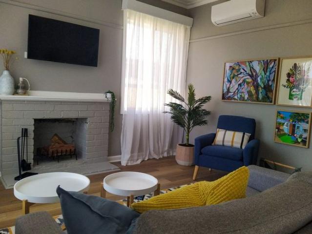 Granny Flat for rent in Heidelberg Heights, Melbourne