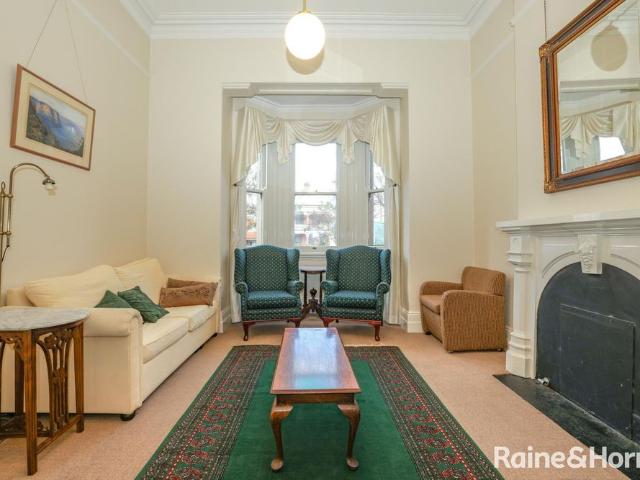 Townhouse for rent in Bathurst, New South Wales