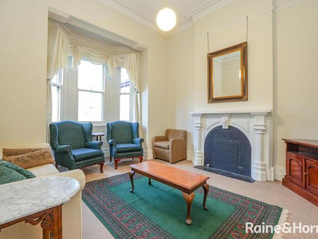 Townhouse for rent in Bathurst, New South Wales