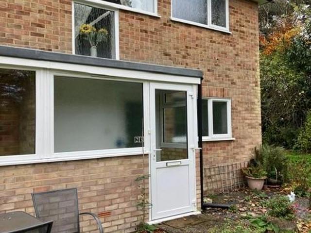 Apartment for rent in Caterham on the Hill, Hillview