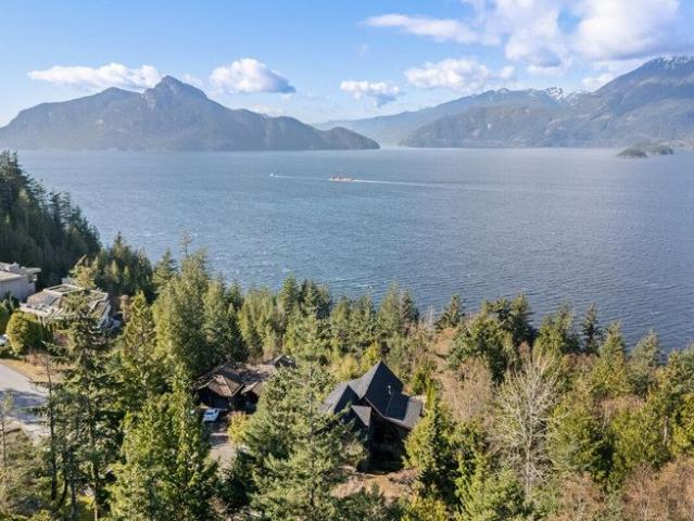 House for rent in Furry Creek, British Columbia
