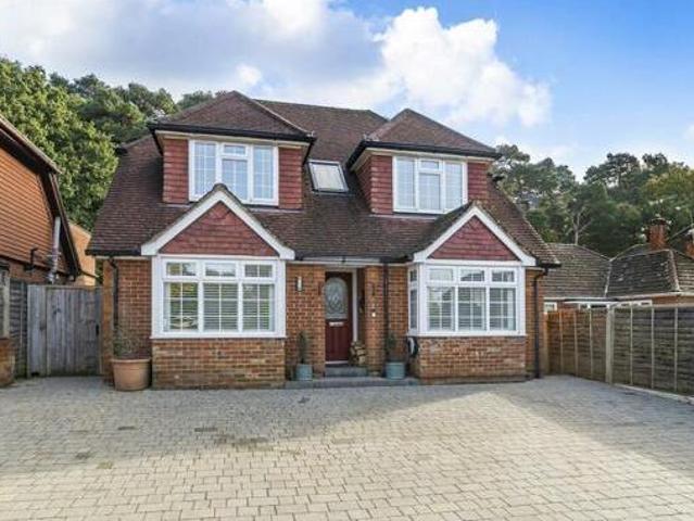 House for sale in Crowthorne, Bracknell Forest
