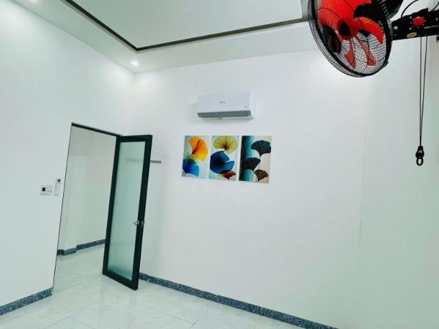 Nhà mặt phố bán