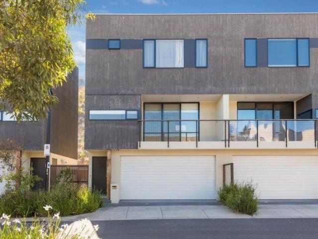 Townhouse for rent in Keilor East, Melbourne