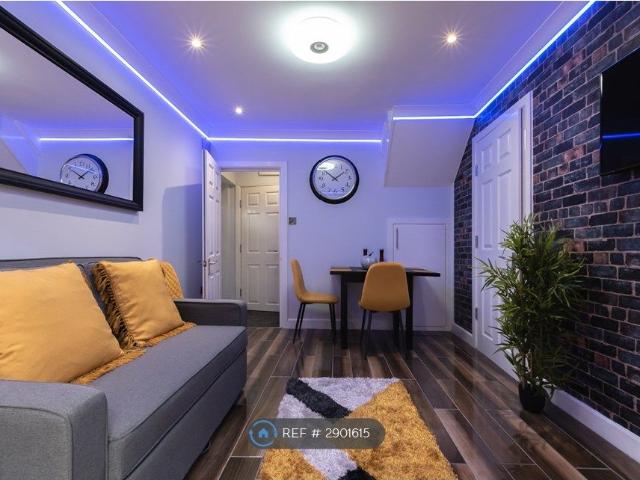 House for rent in Newtown, Reading