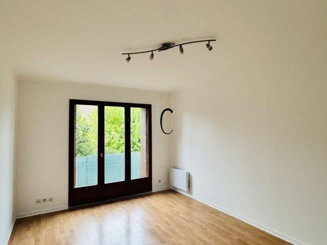 Studio location à Centre Ville, Gagny