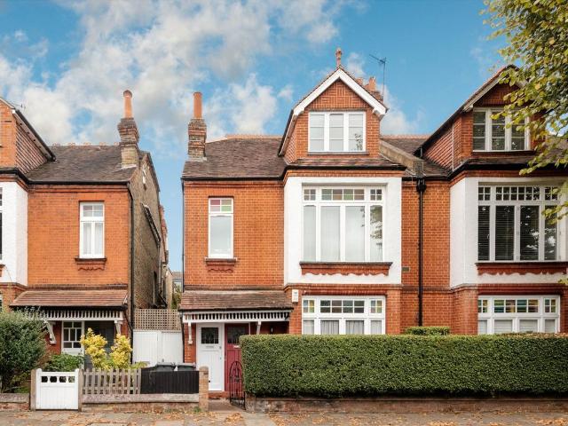 Apartment for rent in Bedford Park, Greater London